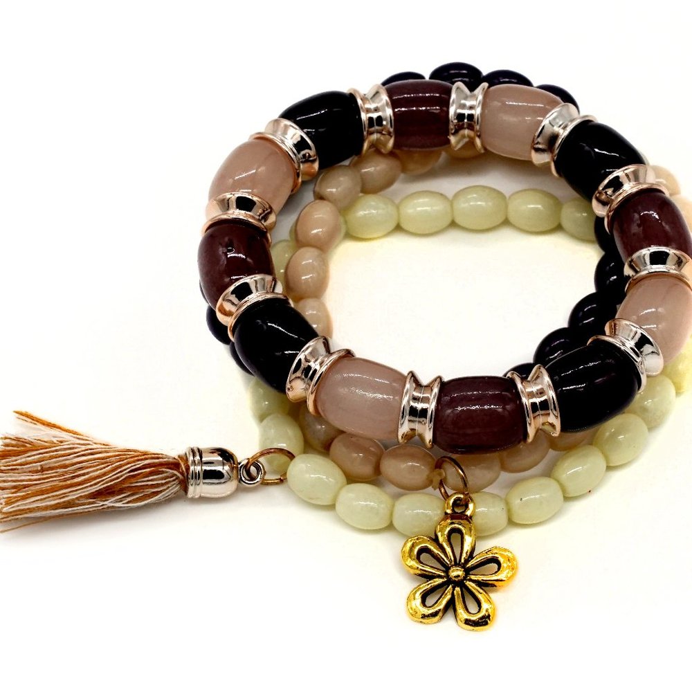 Bracelet with 4 strands and tassel. - Picture 1 of 2